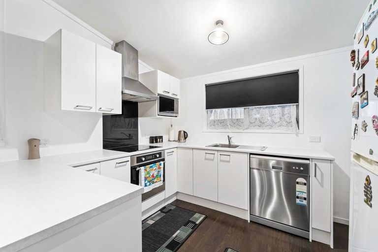 Photo of property in 35 Waimumu Road, Massey, Auckland, 0614