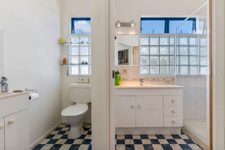 Photo of property in 40 Mccahill Views, Botany Downs, Auckland, 2010