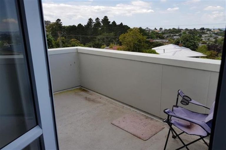 Photo of property in 10 Mcclintock Road, Massey, Auckland, 0614