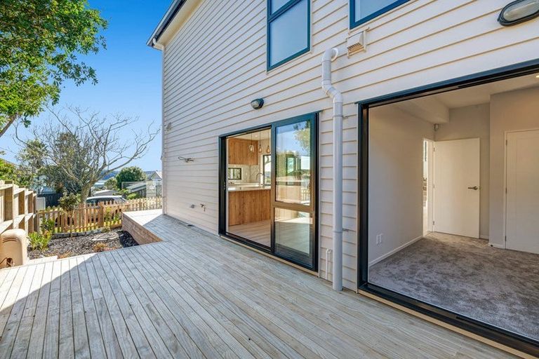 Photo of property in 11a Merida Place, Unsworth Heights, Auckland, 0632
