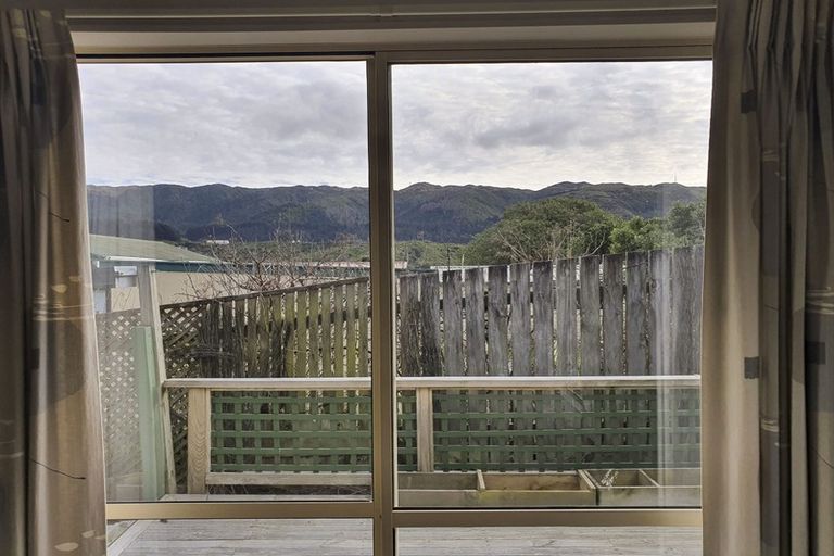 Photo of property in 27a Tremewan Street, Tawa, Wellington, 5028
