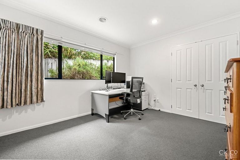 Photo of property in 9 Fernridge Way, Tirohanga, Lower Hutt, 5010