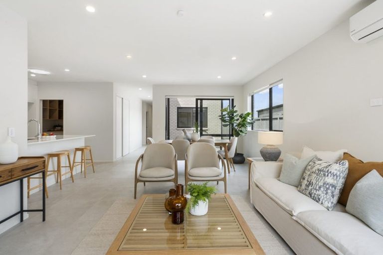 Photo of property in 55 Parkmore Drive, Rosehill, Papakura, 2113