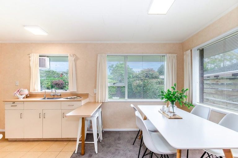 Photo of property in 19a Rewarewa Crescent, Waikanae, 5036