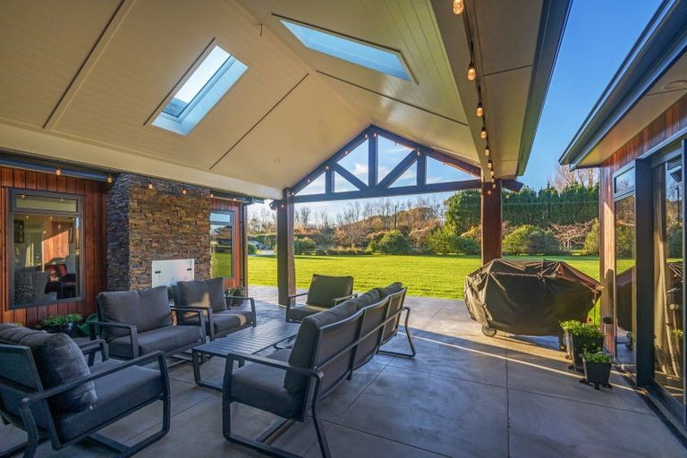 Photo of property in 2 Pheasant Lane, Aokautere, 4471