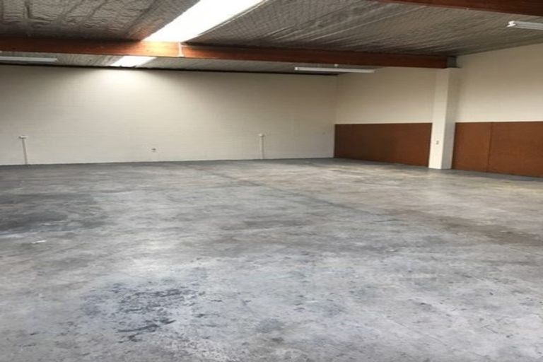 Photo of property in 3 Henderson Valley Road, Henderson, Auckland, 0612