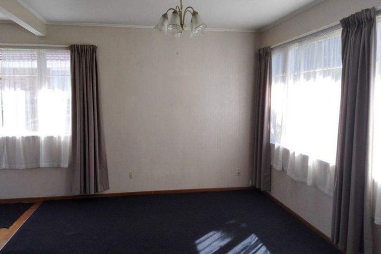 Photo of property in 77 Dale Crescent, Pakuranga, Auckland, 2010