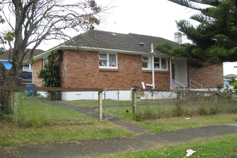 Photo of property in 32 Farnborough Crescent, Mangere, Auckland, 2022