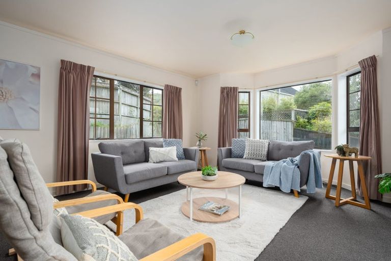 Photo of property in 6 Ellwood Place, Churton Park, Wellington, 6037