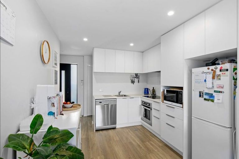 Photo of property in 12 Harena Way, Moera, Lower Hutt, 5010