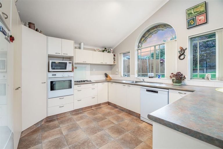 Photo of property in 120 Buscomb Avenue, Henderson, Auckland, 0610