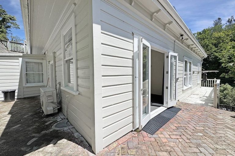 Photo of property in 123a Glenmore Street, Kelburn, Wellington, 6012