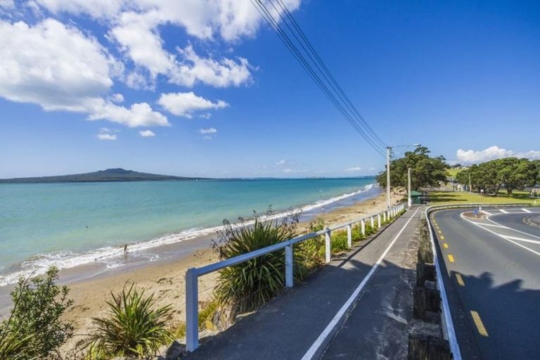 Photo of property in 1/32 Old Lake Road, Narrow Neck, Auckland, 0624