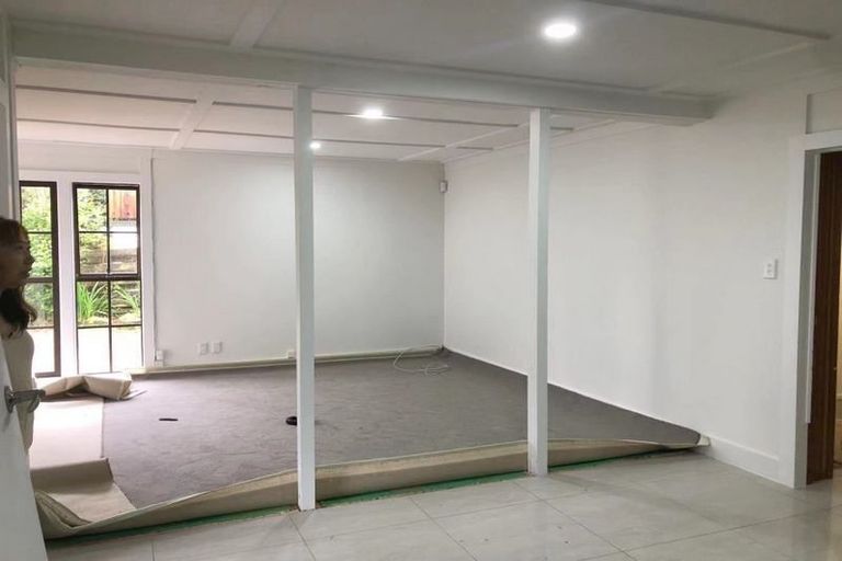 Photo of property in 7 Glen Vista Place, Bayview, Auckland, 0629