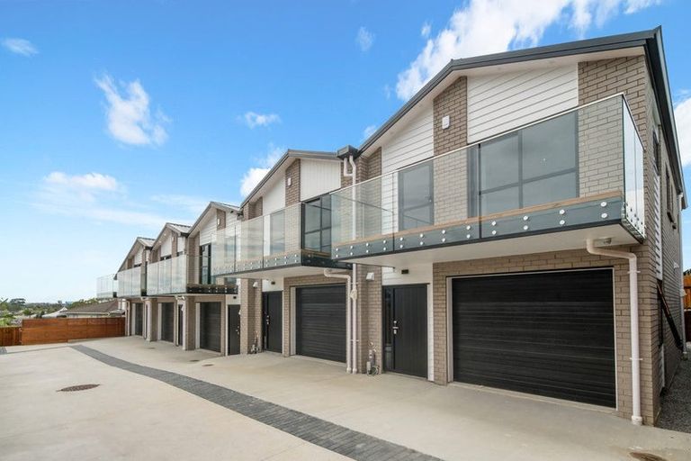 Photo of property in 20a Sabot Place, Massey, Auckland, 0614