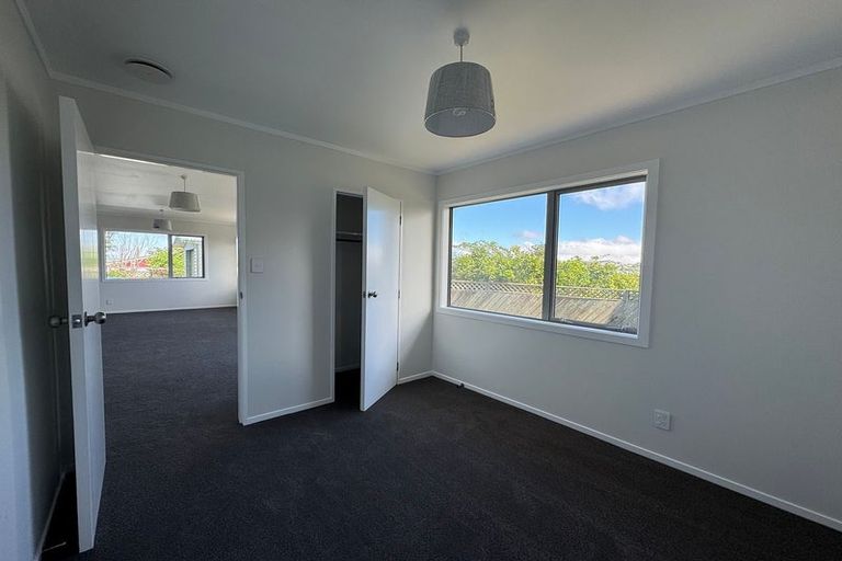 Photo of property in 8 Chetwode Grove, Newlands, Wellington, 6037