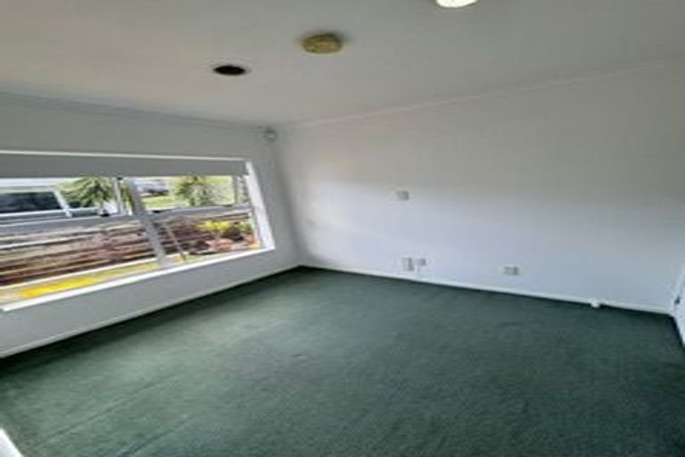 Photo of property in 2/13 Teviot Place, Totara Vale, Auckland, 0629