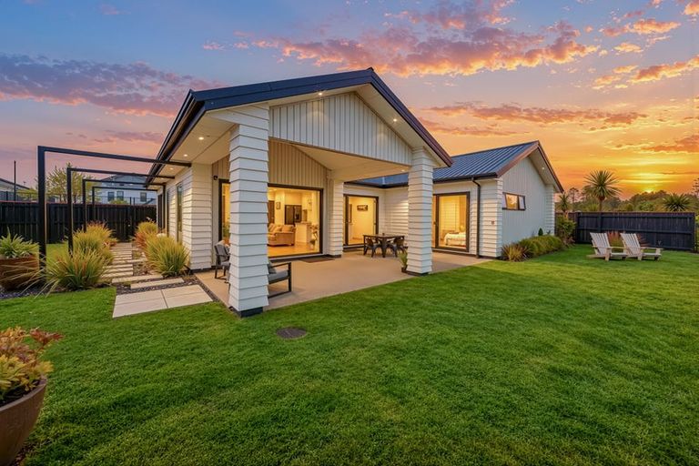 Photo of property in 23 Vogwill Road, Kumeu, 0810