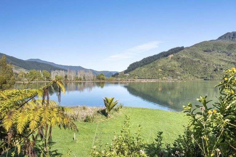 Photo of property in 1735 Queen Charlotte Drive, Linkwater, Picton, 7281