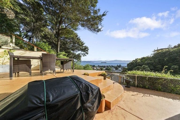 Photo of property in 28 Kowhai Street, Eastbourne, Lower Hutt, 5013