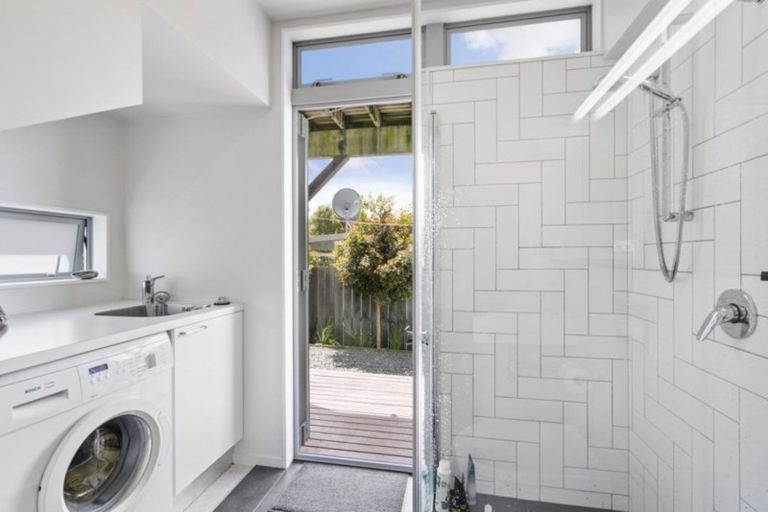 Photo of property in 14a Holiday Road, Stanmore Bay, Whangaparaoa, 0932