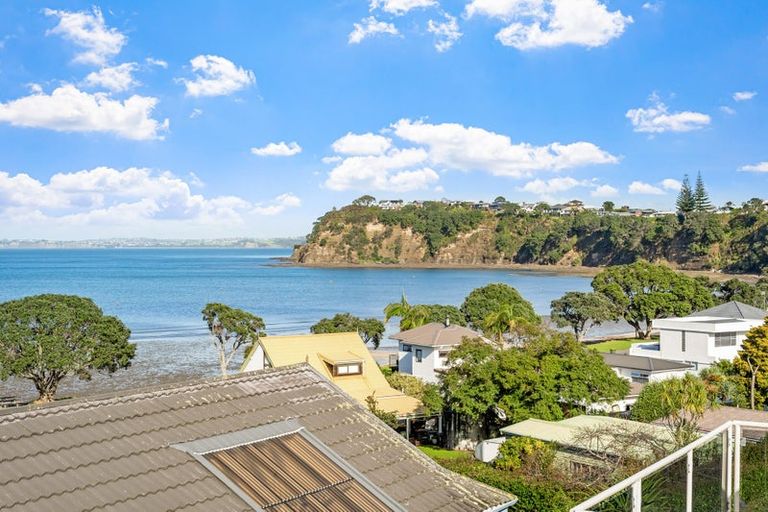 Photo of property in 32 Zita Avenue, Matakatia, Whangaparaoa, 0930