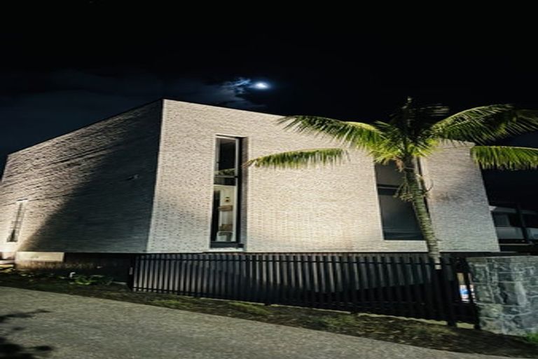 Photo of property in 1/324 Beach Road, Campbells Bay, Auckland, 0630