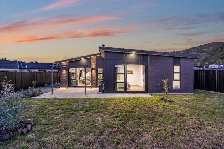 Photo of property in 4 Fenwick Crescent, Wallaceville, Upper Hutt, 5018