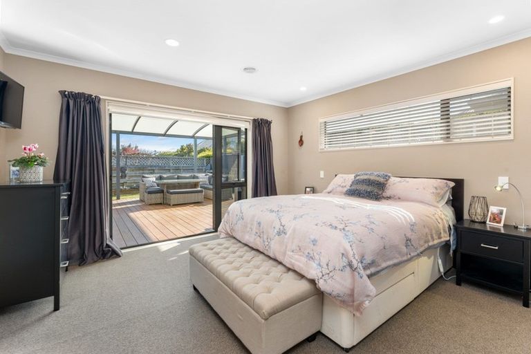 Photo of property in 25 Fairview Terrace, Waipahihi, Taupo, 3330