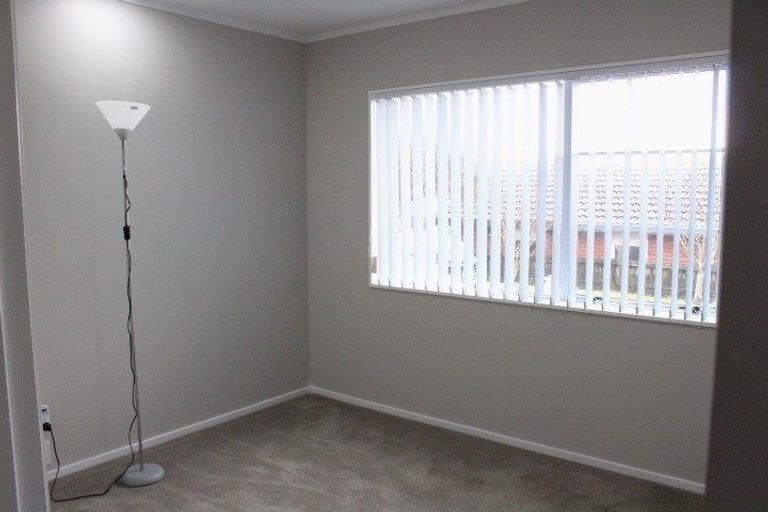 Photo of property in 6 Veagh Place, Highland Park, Auckland, 2010