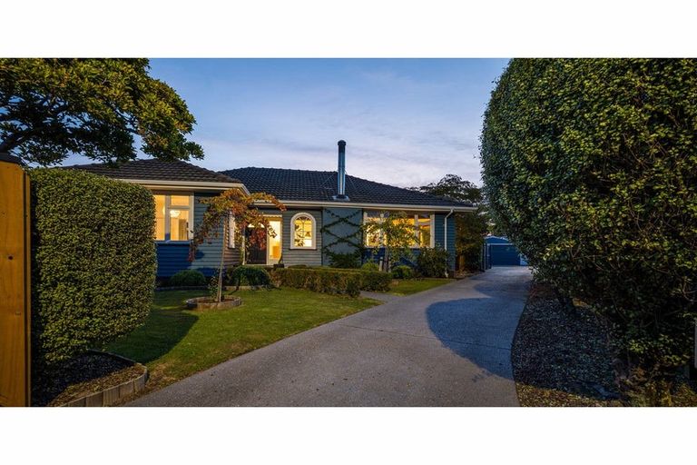Photo of property in 24 Derrett Place, Saint Martins, Christchurch, 8022