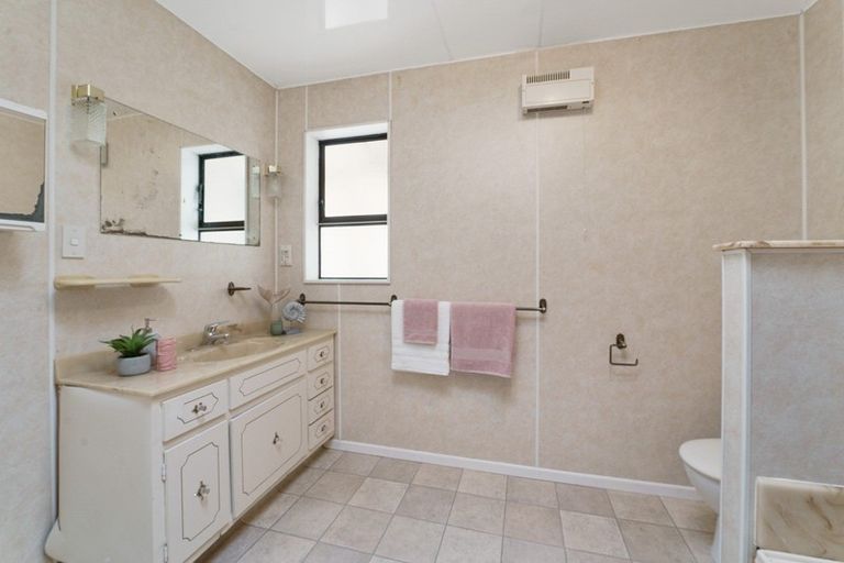 Photo of property in 10 Bell Street, Otaki, 5512