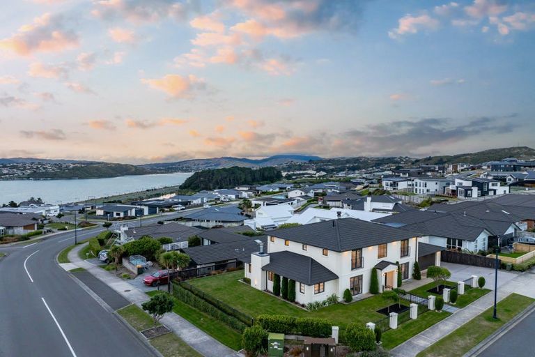 Photo of property in 88 Queen Charlotte Drive, Aotea, Porirua, 5024
