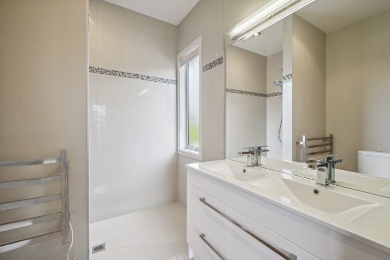 Photo of property in 1/46 Shepherd Road, Waipahihi, Taupo, 3330