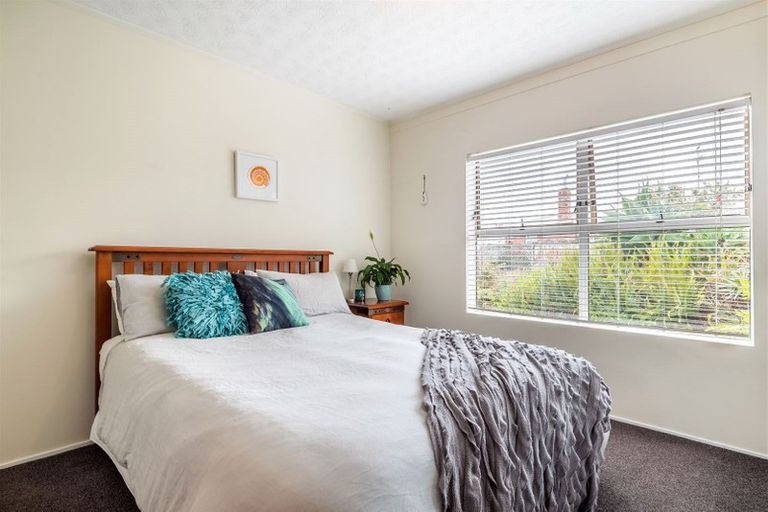 Photo of property in 2/70 Beresford Street, Bayswater, Auckland, 0622