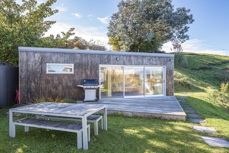 Photo of property in 33a Hicks Crescent, Waikanae Beach, Waikanae, 5036