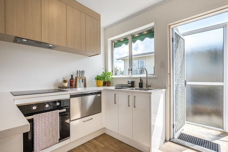 Photo of property in 1/23 Taitua Drive, Te Atatu South, Auckland, 0610