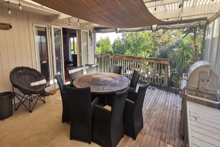 Photo of property in 22 Deane Avenue, Titirangi, Auckland, 0604