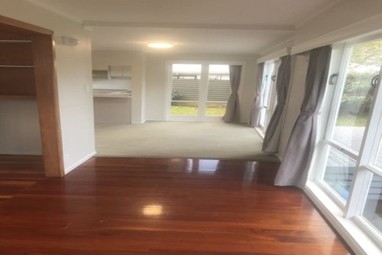 Photo of property in 2/20 Tonar Street, Northcote, Auckland, 0627