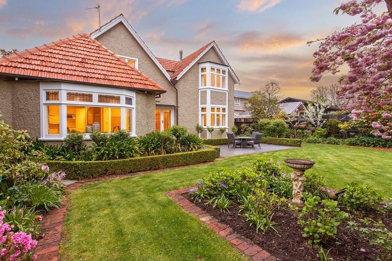 Photo of property in 106 Fendalton Road, Fendalton, Christchurch, 8014