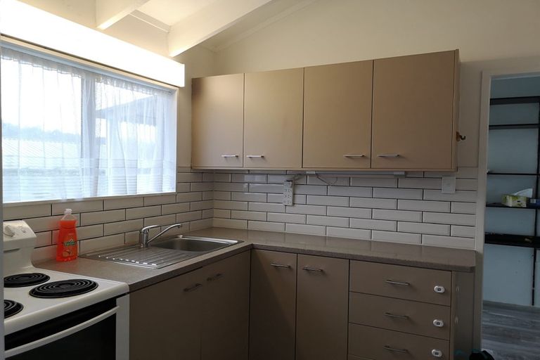 Photo of property in 1/46 Chippendale Crescent, Birkdale, Auckland, 0626