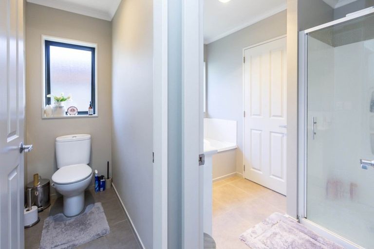 Photo of property in 4 Beaufort Close, Kingsley Heights, Upper Hutt, 5018