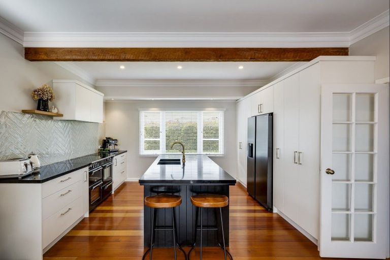 Photo of property in 6 Coleman Terrace, Hospital Hill, Napier, 4110