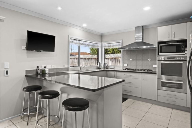 Photo of property in 28a Howard Road, Taradale, Napier, 4112