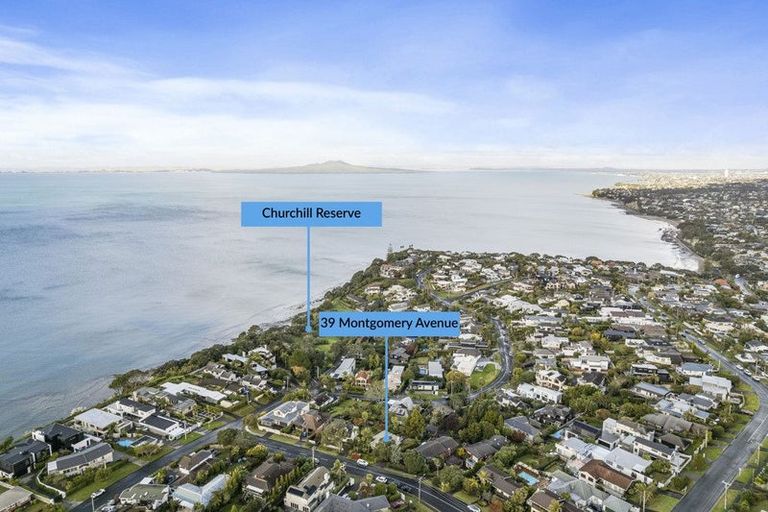 Photo of property in 39 Montgomery Avenue, Rothesay Bay, Auckland, 0630