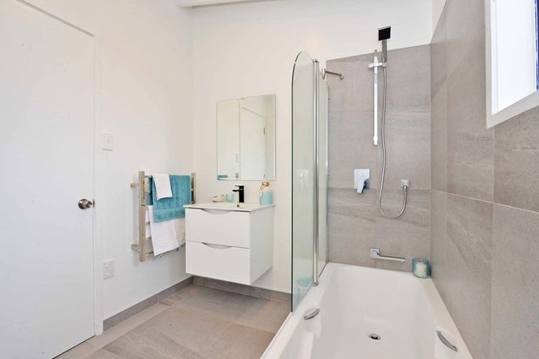 Photo of property in 1/47 Farquhar Road, Glendene, Auckland, 0602