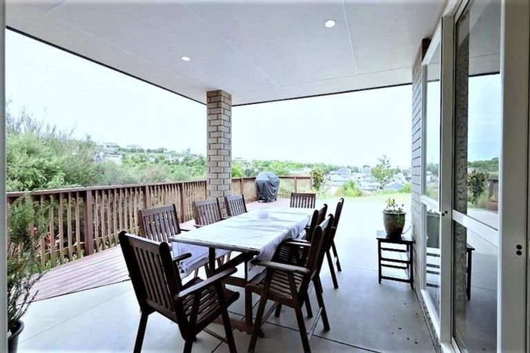 Photo of property in 35 Bayview Park Lane, Orewa, 0931