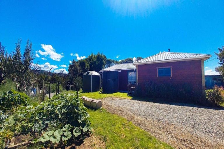 Photo of property in 17 Settlement Road, Papatotara, Tuatapere, 9691