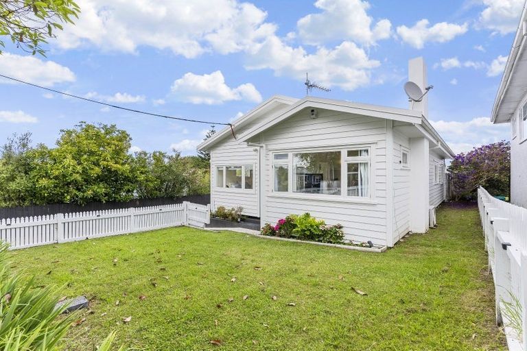 Photo of property in 1/7 Evan Street, Belmont, Auckland, 0622