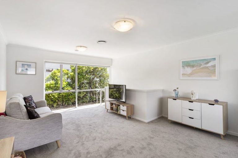 Photo of property in 2/25 Inverness Road, Browns Bay, Auckland, 0630